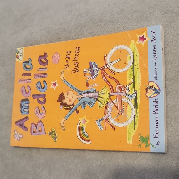 Amelia Bedelia books (4 set) - Picture 4 of 6